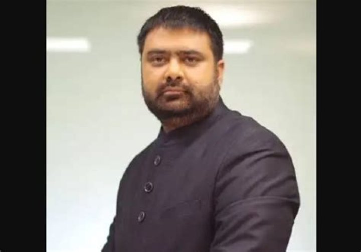 Deepak Chaurasia Biography, Age, Height, Wife, Net Worth, Family