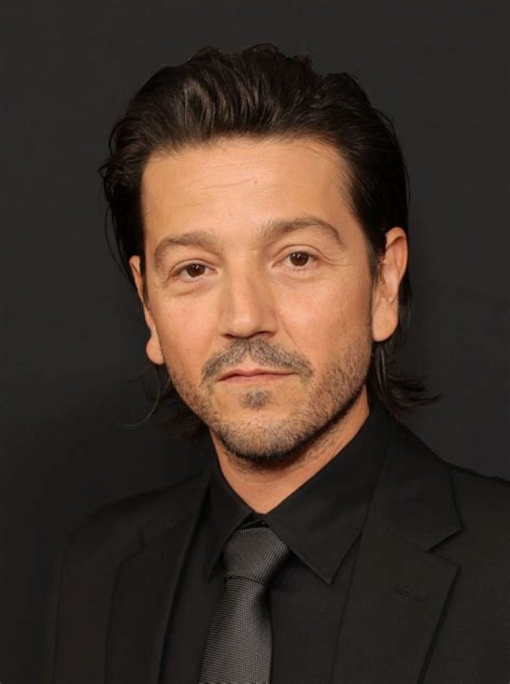 Diego Luna Biography, Age, Height, Wife, Net Worth, Family