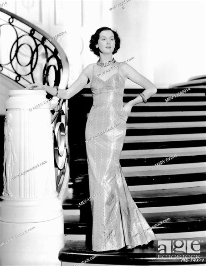 Dolly Tree Biography, Age, Height, Husband, Net Worth, Family