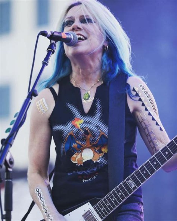 Donita Sparks Biography, Age, Height, Husband, Net Worth, Family