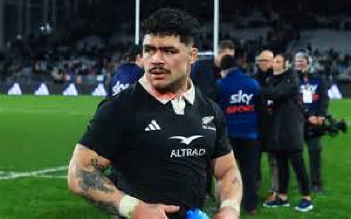 Du'Plessis Kirifi Biography, Age, Height, Wife, Net Worth, Family