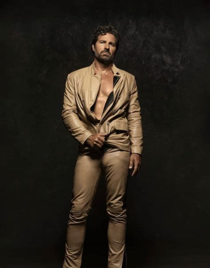 Ed Quinn Biography, Age, Height, Wife, Net Worth, Family