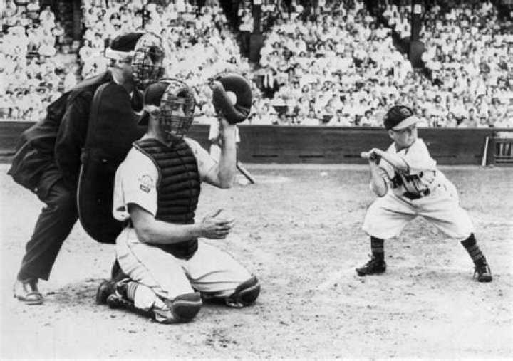 Eddie Gaedel Biography, Age, Height, Wife, Net Worth and Family