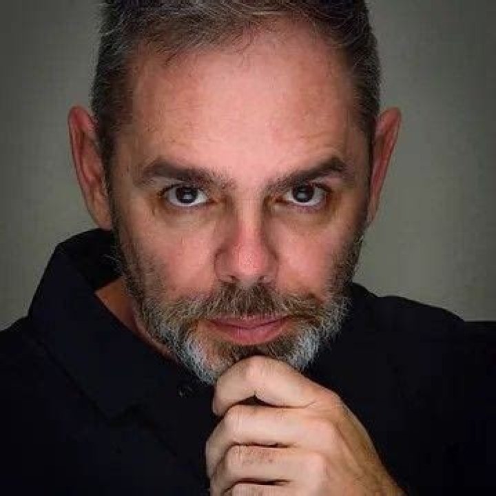 Eduardo Roman Biography, Age, Height, Wife, Net Worth, Family