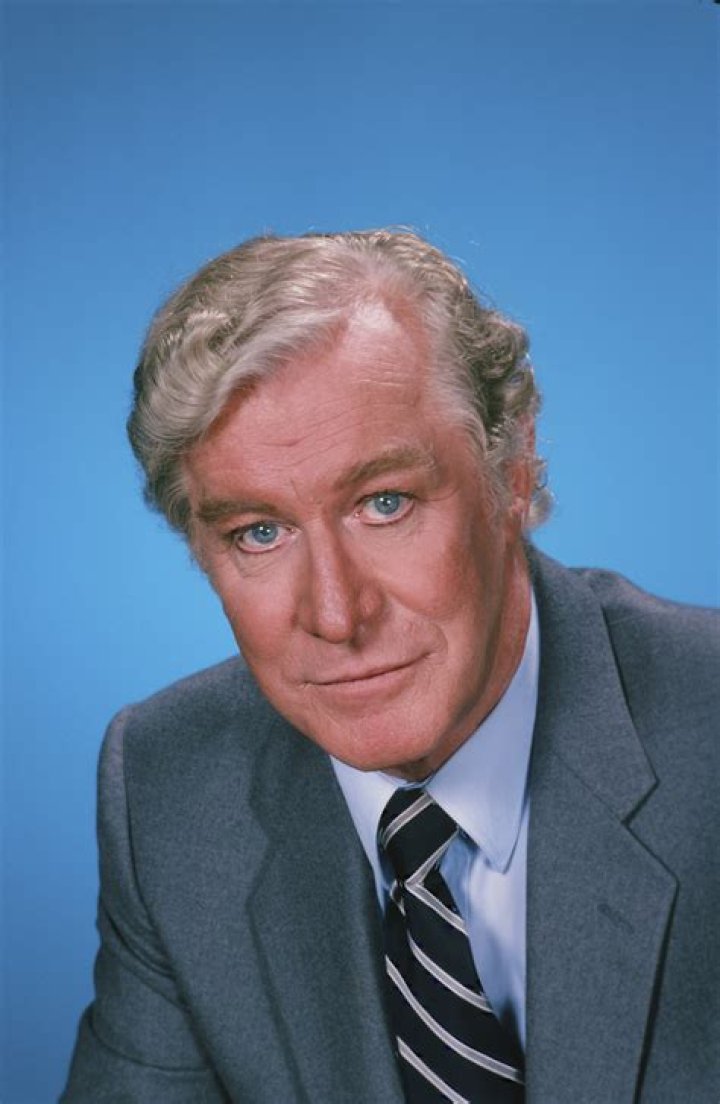 Edward Mulhare biografía, edad, altura, esposo, net worth, familia
