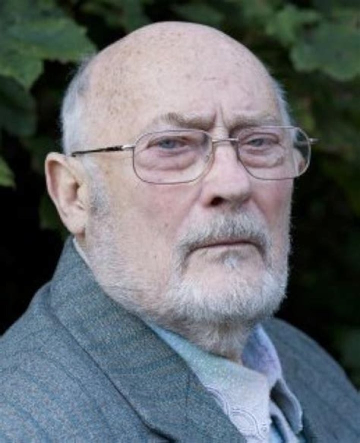 Edward Woodward Biography, Age, Height, Wife, Net Worth, Family