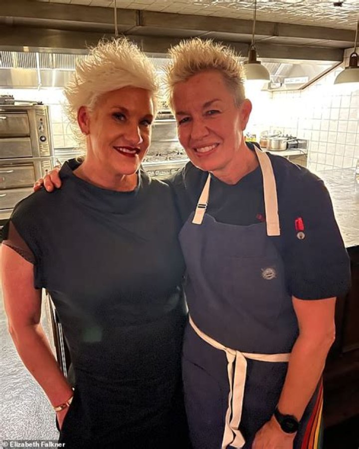 Elizabeth Falkner biografía, edad, altura, esposa, net worth, familia