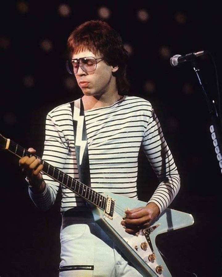 Elliot Easton Biography, Age, Height, Wife, Net Worth, Family