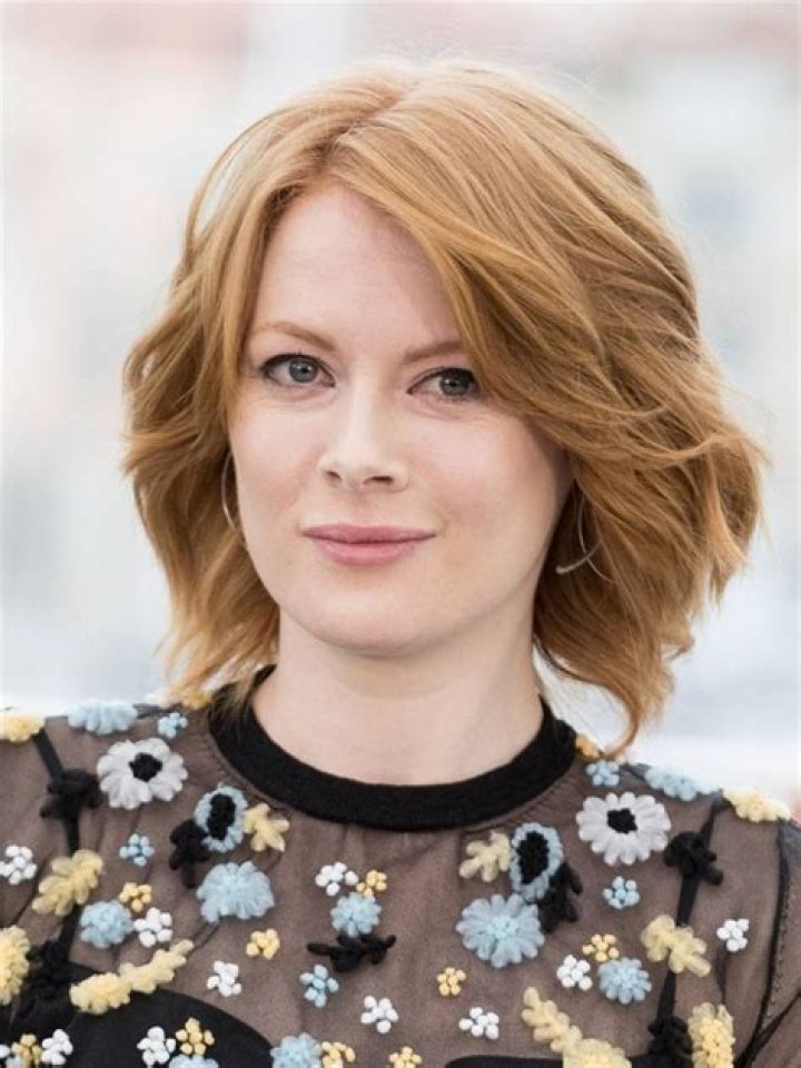 Emily Beecham Biography, Age, Height, Husband, Net Worth, Family