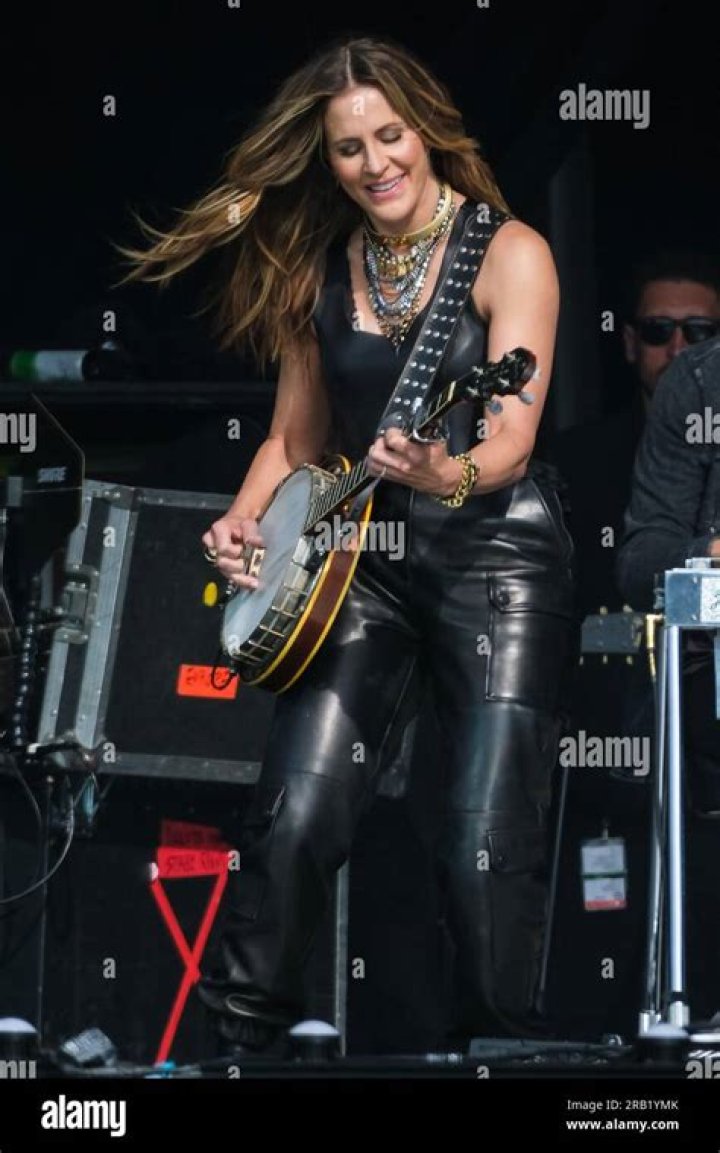 Emily Robison Biography, Age, Height, Husband, Net Worth, Family