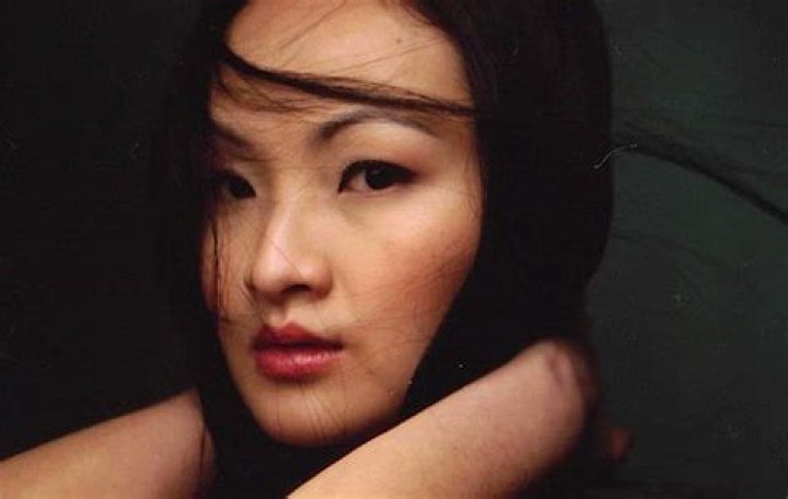 Emma Yong Biography, Age, Height, Husband, Net Worth, Family