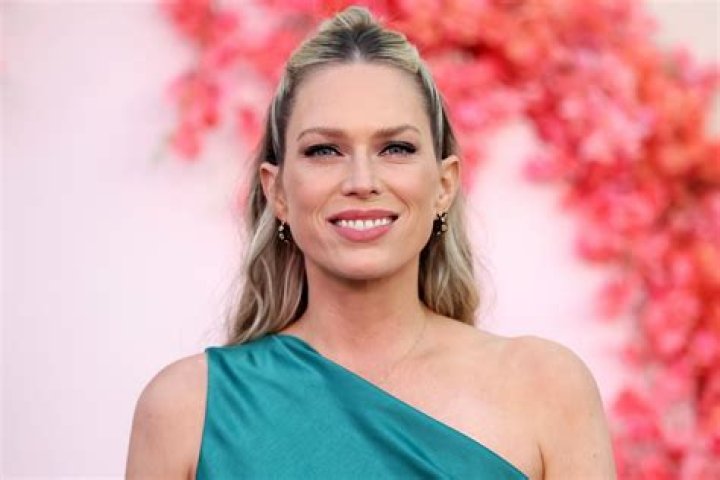 Erin Foster Biography, Age, Height, Husband, Net Worth, Family