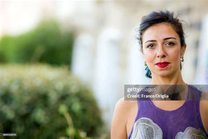 Esra Bezen Bilgin Biography, Age, Height, Husband, Net Worth, Family