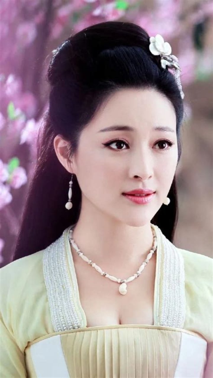 Gan Tingting Biography, Age, Height, Husband, Net Worth, Family