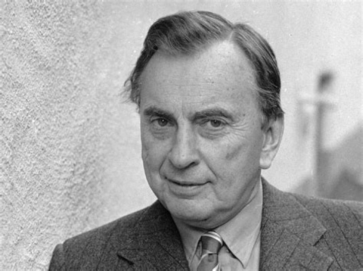 Gore Vidal Biography, Age, Height, Wife, Net Worth, Family