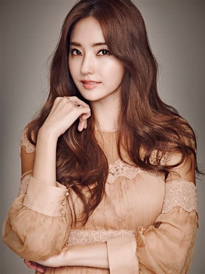 Han Chae-young Biography, Age, Height, Husband, Net Worth, Family
