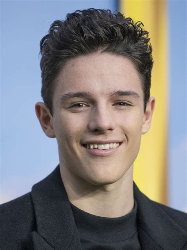 Harry Collett Biography, Age, Height, Wife, Net Worth, Family