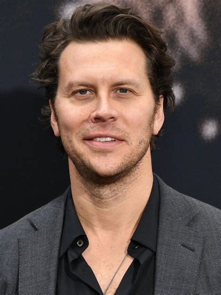 Hayes MacArthur Biography, Age, Height, Wife, Net Worth, Family