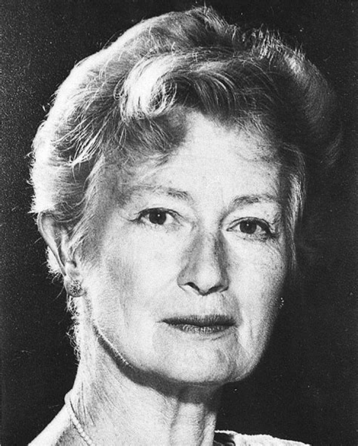 Helen Muir Biography, Age, Height, Husband, Net Worth, Family