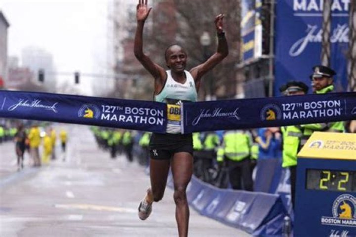 Hellen Obiri biografía, edad, altura, esposa, net worth, familia