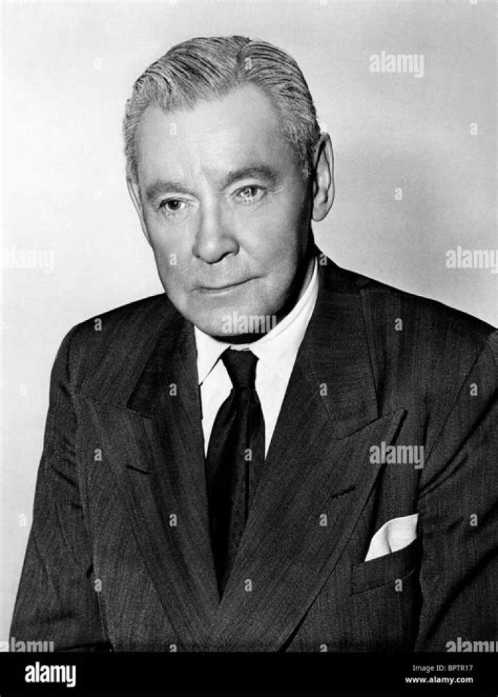 Herbert Marshall Biography, Age, Height, Wife, Net Worth, Family