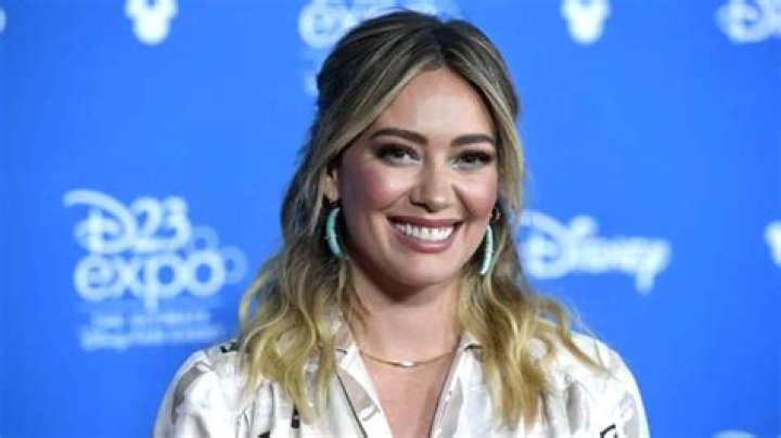 Hilary Duff Biography, Age, Height, Husband, Net Worth, Family