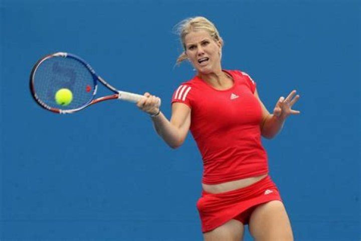 Isabella Holland Biography, Age, Height, Husband, Net Worth, Family