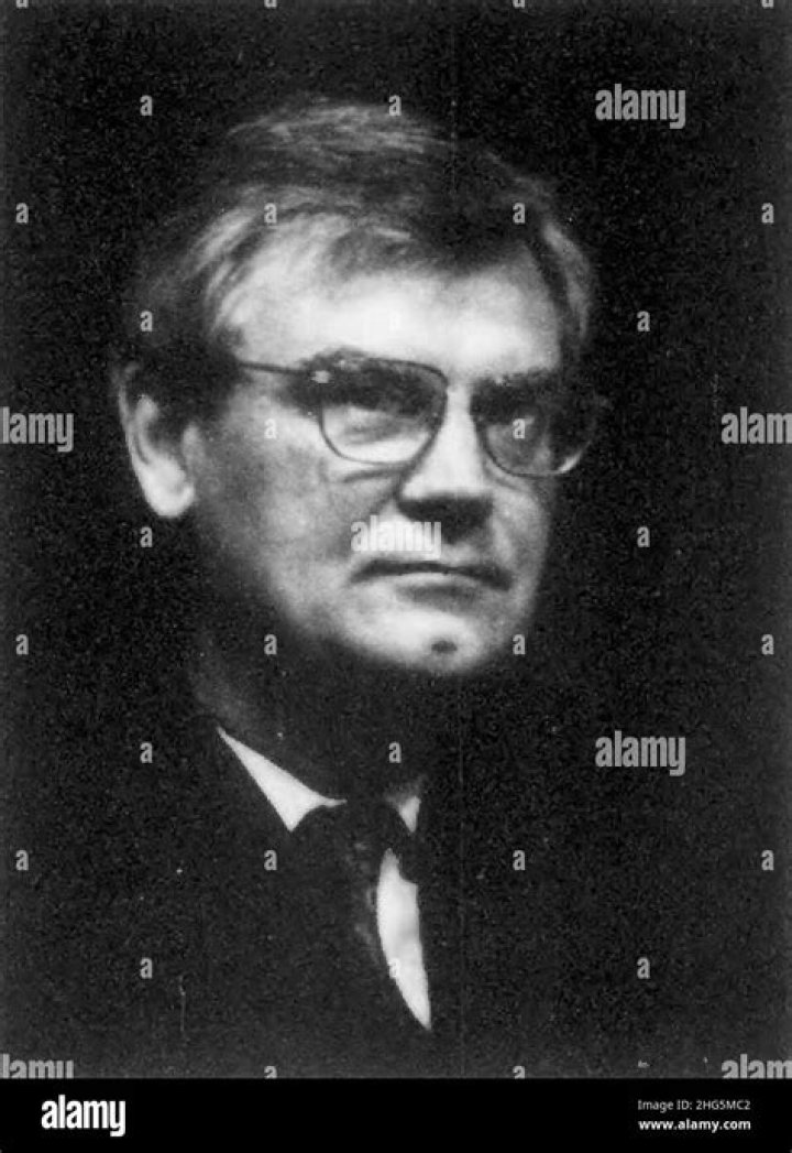 J. Brian Atwood biografía, edad, altura, esposo, net worth, familia