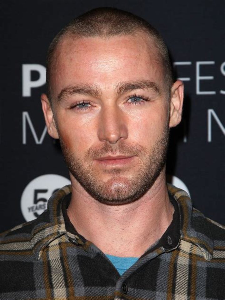 Jake McLaughlin biografía, edad, altura, esposo, net worth, familia