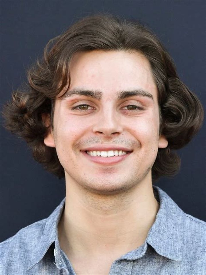 Jake T. Austin Biography, Age, Height, Wife, Net Worth, Family