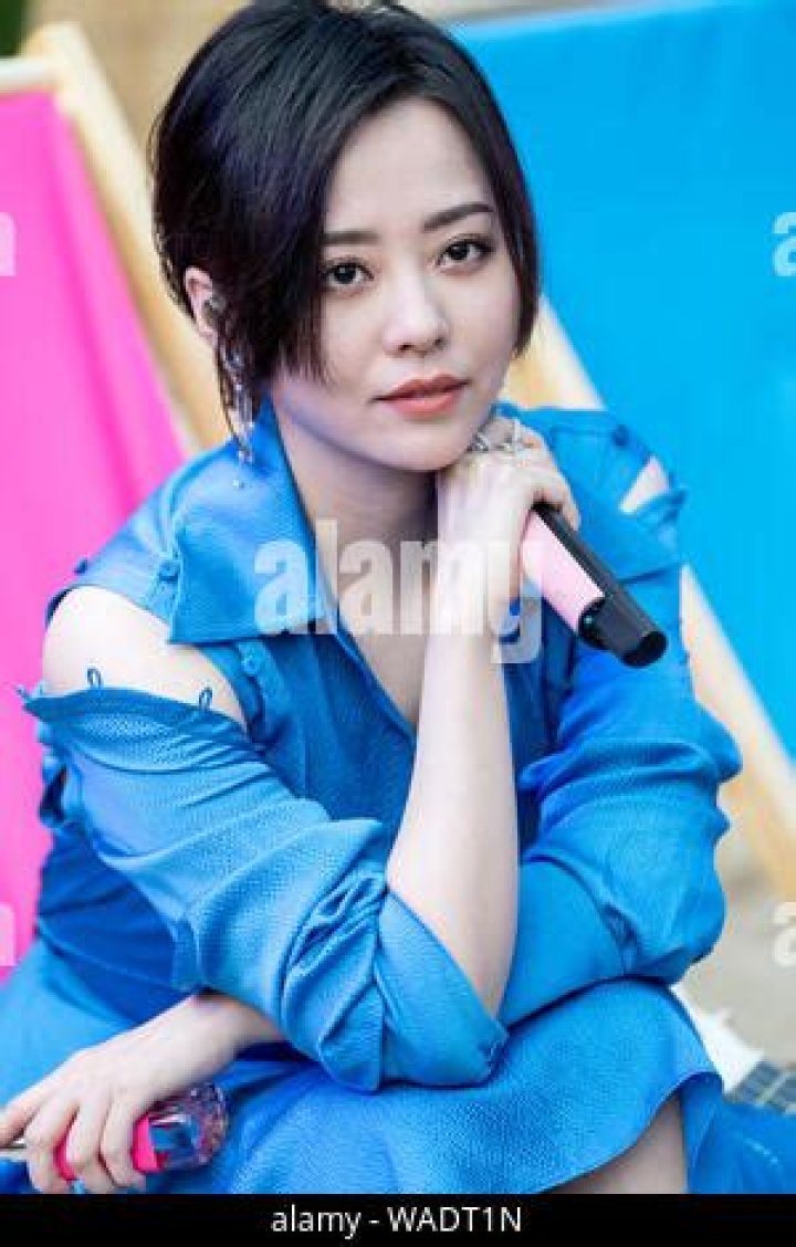 Jane Zhang Biography, Age, Height, Husband, Net Worth, Family