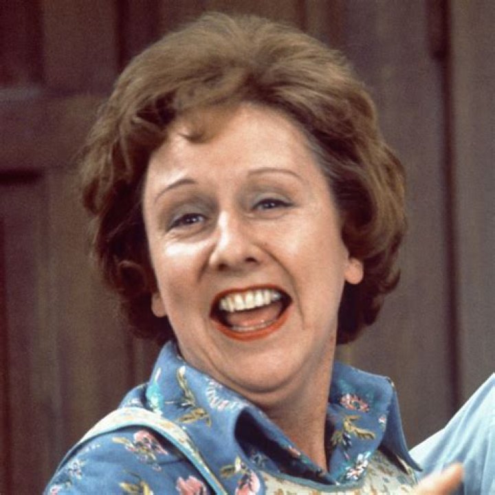 Jean Stapleton Biography, Age, Height, Husband, Net Worth, Family