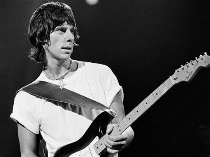 Jeff Beck Biography, Age, Height, Wife, Net Worth, Family