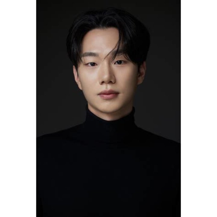 Jeong Seong-hoon Biography, Age, Height, Wife, Net Worth, Family