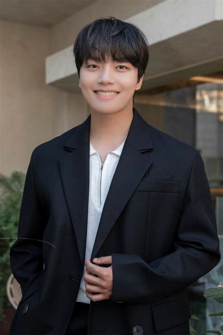 Jin Goo Biography, Age, Height, Wife, Net Worth, Family