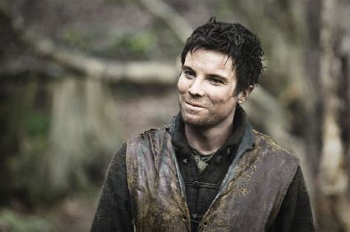 Joe Dempsie Biography, Age, Height, Wife, Net Worth, Family