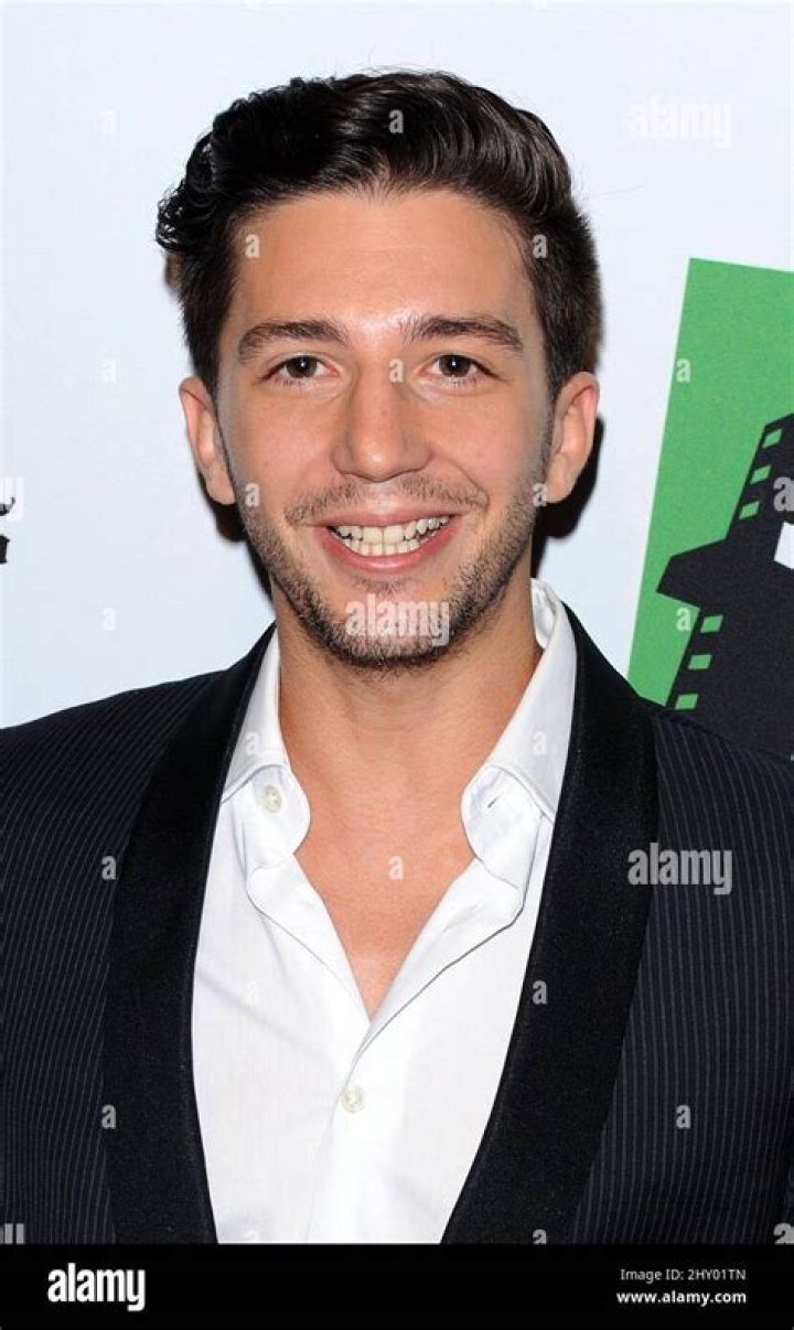 John Magaro Biography, Age, Height, Wife, Net Worth, Family
