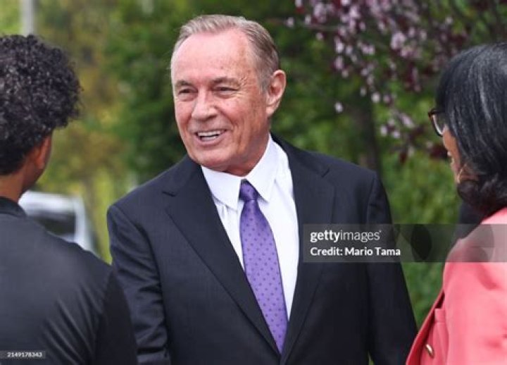 Johnny Buss Biography, Age, Height, Wife, Net Worth, Family