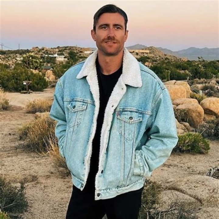 Jon Kelly Biography, Age, Height, Wife, Net Worth, Family