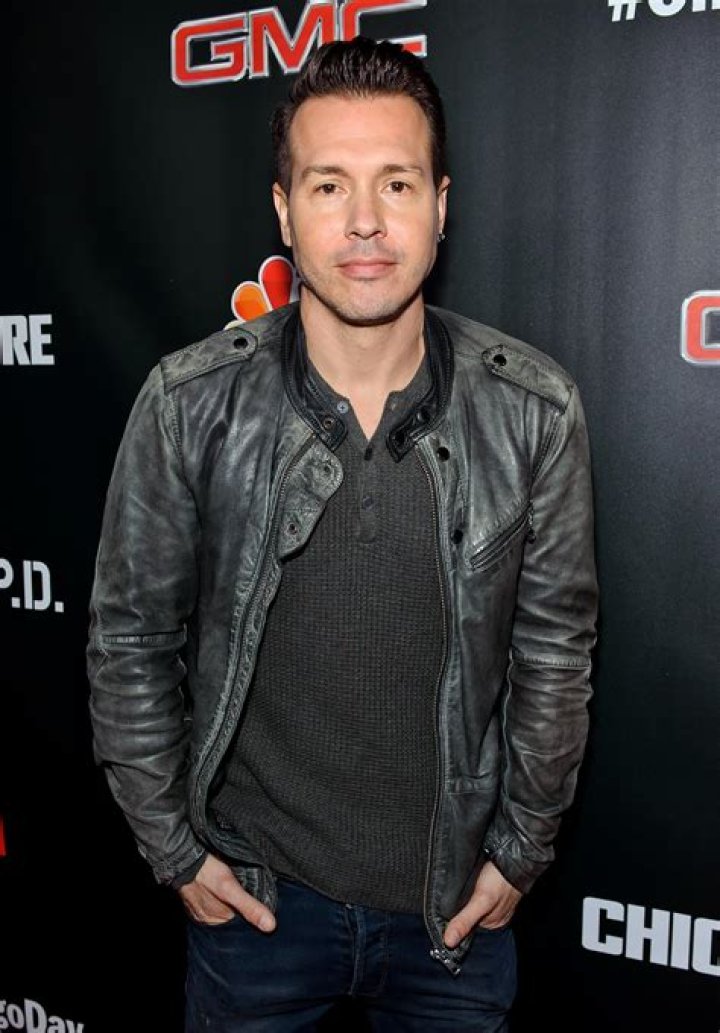 Jon Seda biografía, edad, altura, esposo, net worth, familia