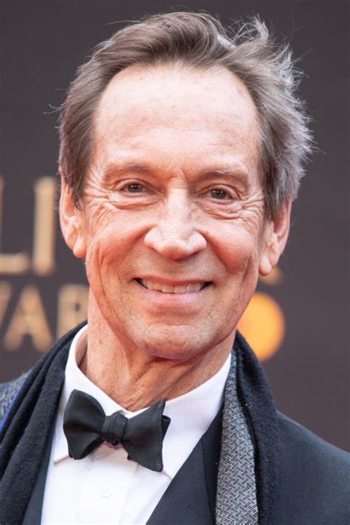 Jonathan Hyde biografía, edad, altura, esposo, net worth, familia