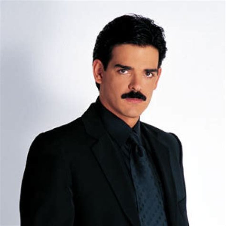 José Ángel Llamas Biography, Age, Height, Wife, Net Worth, Family