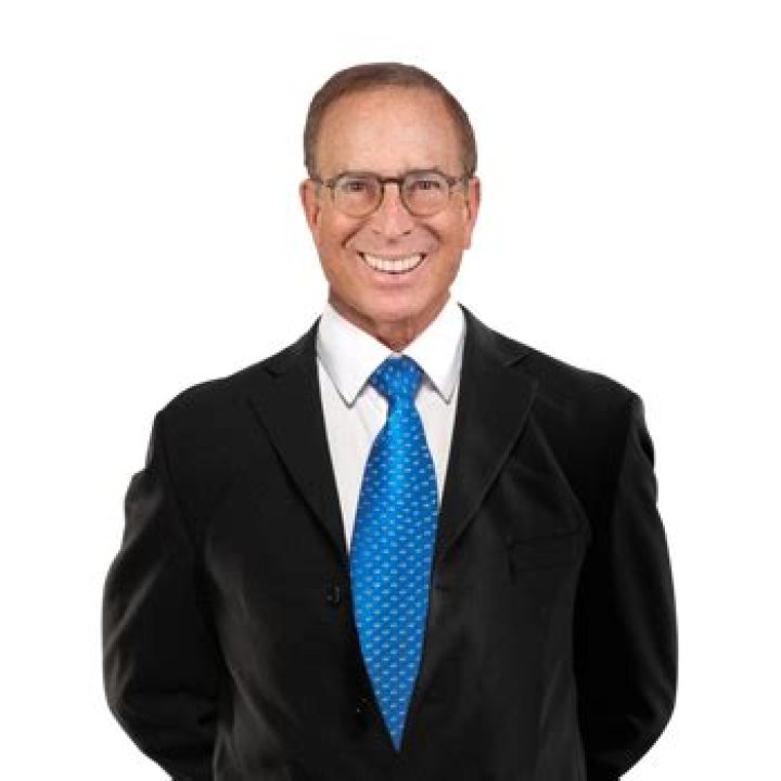 Joseph Cohen Biography, Age, Height, Wife, Net Worth, Family