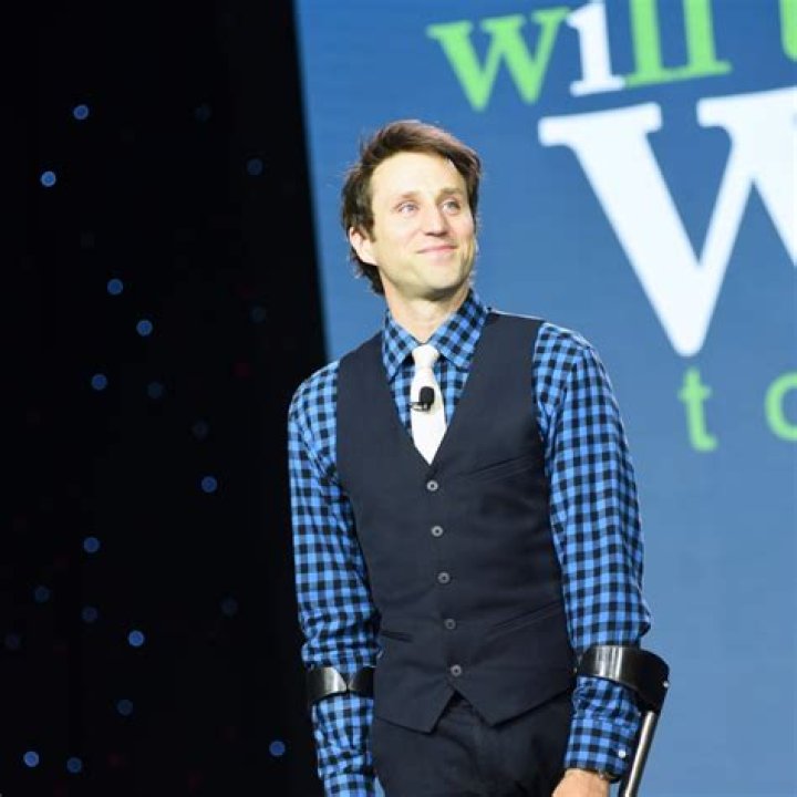 Josh Sundquist Biography, Age, Height, Wife, Net Worth, Family