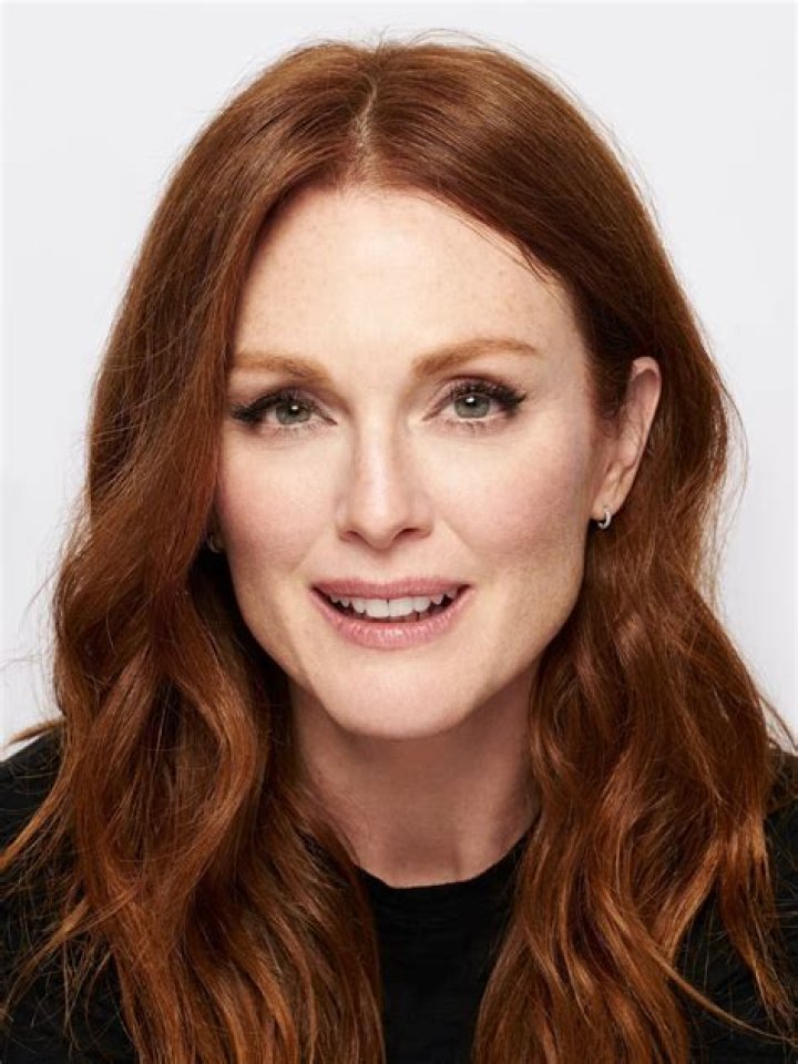 Julianne Moore Biography, Age, Height, Husband, Net Worth, Family
