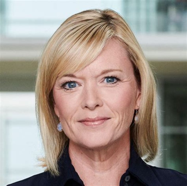 Julie Etchingham Biography, Age, Height, Husband, Net Worth, Family