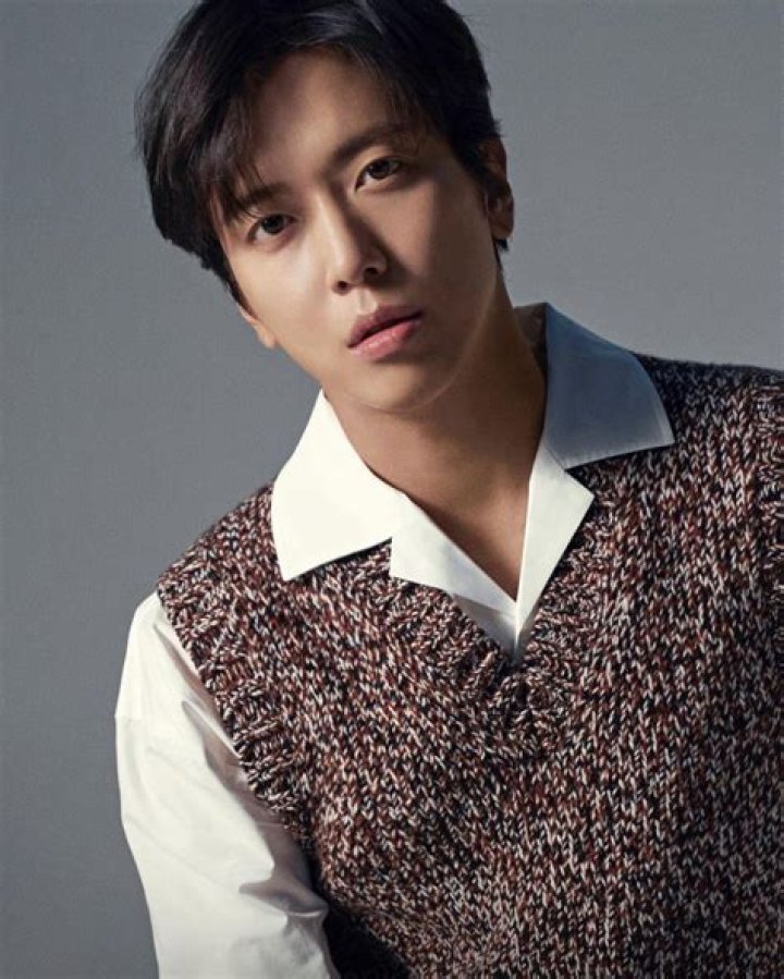 Jung Yong-hwa Biography, Age, Height, Wife, Net Worth, Family