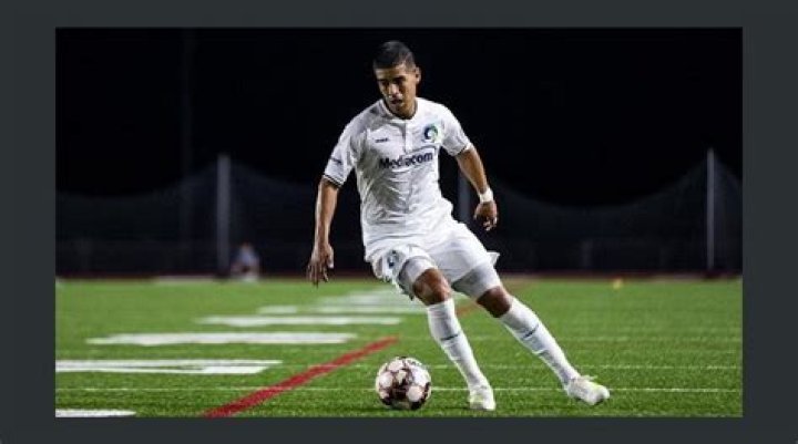 Junior Burgos Biography, Age, Height, Wife, Net Worth, Family