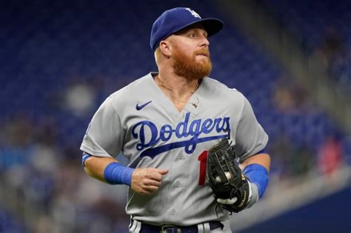 Justin Turner Biography, Age, Height, Wife, Net Worth, Family