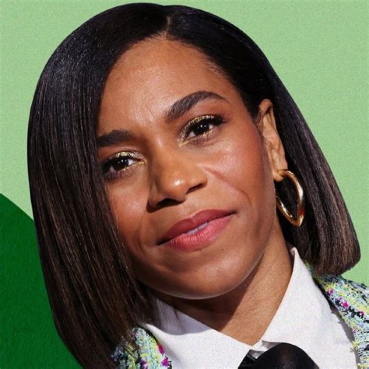 Kelly McCreary Biography, Age, Height, Husband, Net Worth, Family